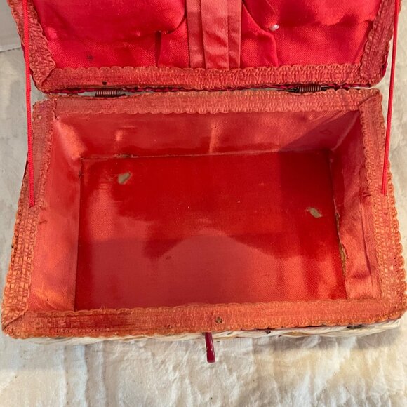 Unique Vintage Sewing Box with some Sewing Notions - Picture 6 of 15